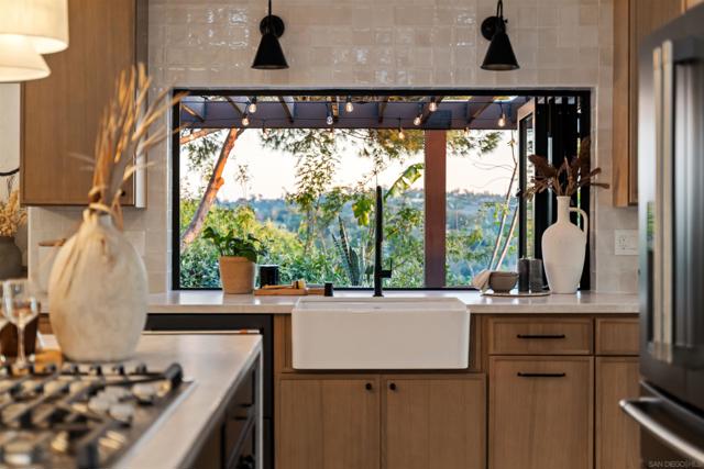 1170 Rancho Encinitas Dr, Encinitas CA: https://media.crmls.org/mediaz/abe605e2-a4d5-4b3a-98e2-5cae38c02f61.jpg