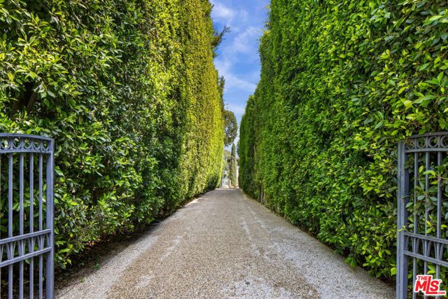 Drew Fenton | 182 N Carmelina Avenue Los Angeles CA | MLS: 7686952