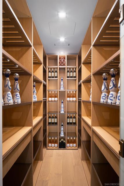 6283 La Jolla Scenic Drive S, San Diego CA: https://media.crmls.org/mediaz/abe64134-e56e-48bd-a26f-4a0332b92241.jpg