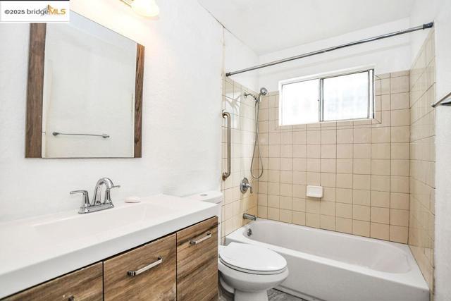 3300 Brookdale Ave, Oakland CA: https://media.crmls.org/mediaz/abe65d45-58fd-4d7e-aa3c-177d6d3c47e9.jpg
