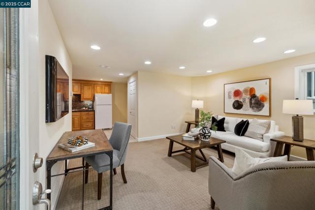 210 Still Creek Rd, Danville CA: https://media.crmls.org/mediaz/abe6f513-baf1-4984-b1ae-358cad563693.jpg