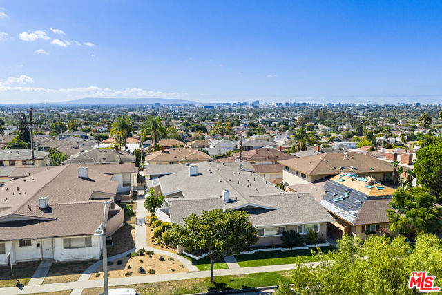 5040 W Slauson Avenue, Los Angeles CA: https://media.crmls.org/mediaz/abe6f5ed-66ad-4e0e-9735-380c0449a12b.jpg