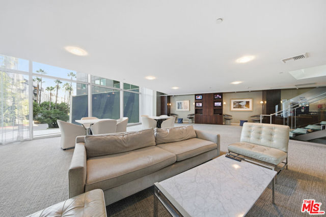 13700 Marina Pointe Drive, Marina del Rey CA: https://media.crmls.org/mediaz/abe71240-353a-44b6-b84b-96b94f029c5b.jpg