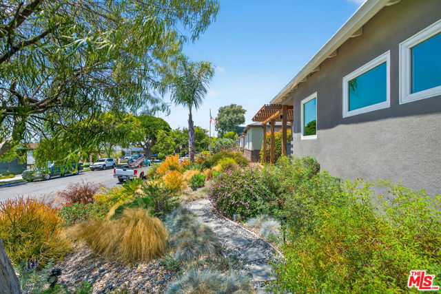 2121 Marine Street, Santa Monica CA: https://media.crmls.org/mediaz/abe74379-0781-4d0f-b53d-6884672e9a55.jpg