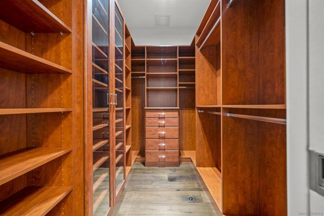 550 Front St, San Diego CA: https://media.crmls.org/mediaz/abe88e04-af6b-487e-b084-10d9aee09d8f.jpg