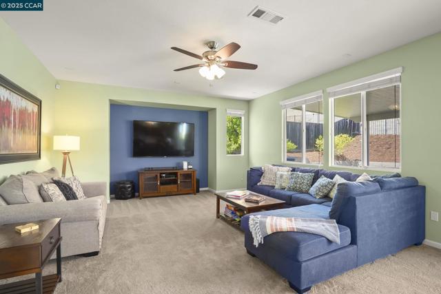 2536 Tomales Bay Dr, Bay Point CA: https://media.crmls.org/mediaz/abe95555-6b24-4a97-a34f-d0cad12b3477.jpg