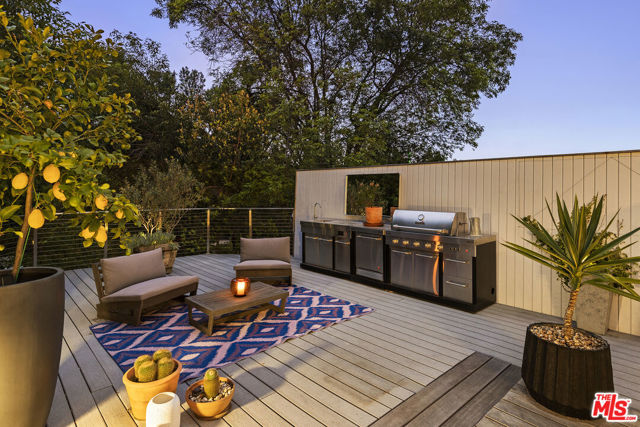 3820 Broadlawn Drive, Los Angeles CA: https://media.crmls.org/mediaz/abe9d709-78cf-4d22-a9dc-f1d7e2d6987a.jpg