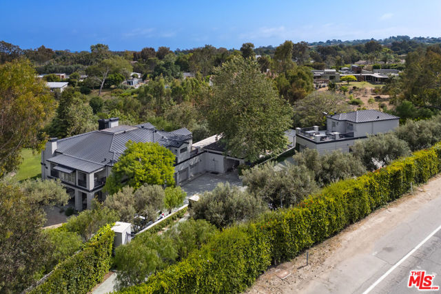 28600 Pacific Coast Highway, Malibu CA: https://media.crmls.org/mediaz/abe9e0c2-1c4f-4ab5-b044-6cd733d41902.jpg