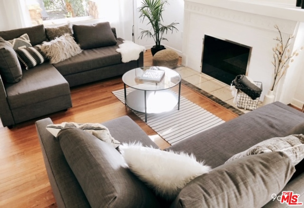 2005 N BEACHWOOD Drive, Los Angeles, CA 90068