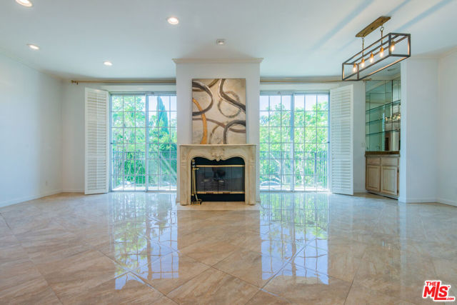 458 N Oakhurst, Beverly Hills CA: https://media.crmls.org/mediaz/abeb4b60-6cd6-4597-9b15-ff553a29f197.jpg
