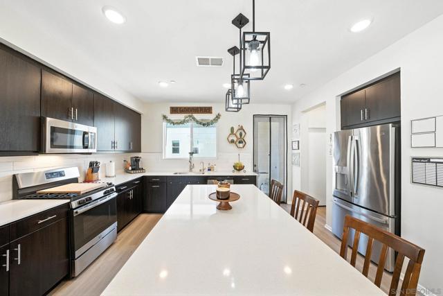 5405 Calle Sand Arch, San Diego CA: https://media.crmls.org/mediaz/abeb8d4b-e707-4ba0-b435-51822c78c7d6.jpg