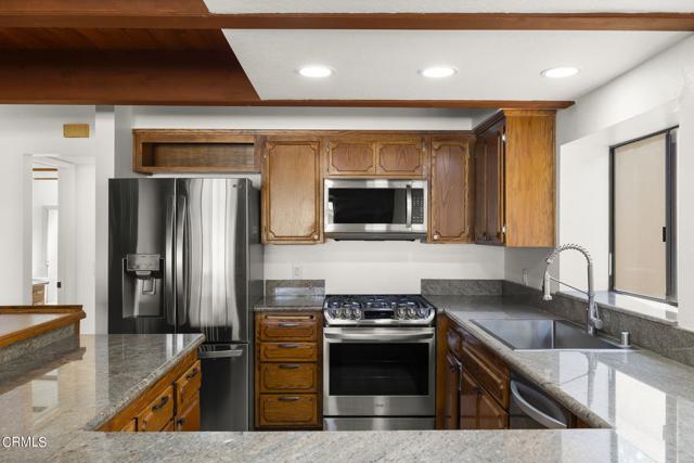 Detail Gallery Image 15 of 69 For 292 Highland Dr, Oxnard,  CA 93035 - 3 Beds | 3 Baths