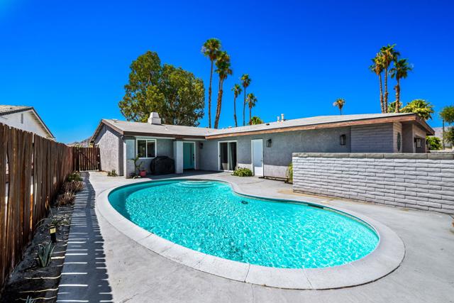 76761 Kentucky Avenue, Palm Desert CA: https://media.crmls.org/mediaz/abed8cfc-beca-4550-94f5-604ecb173948.jpg