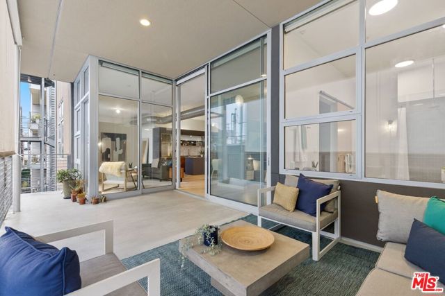 4080 Glencoe Avenue, Marina del Rey CA: https://media.crmls.org/mediaz/abedb553-0fcd-4591-bb91-bb5afe774fca.jpg