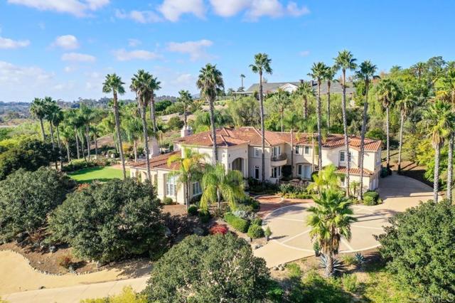 7345 Vista Rancho Ct, Rancho Santa Fe CA: https://media.crmls.org/mediaz/abede19a-527e-4396-bbe0-08b618afeb14.jpg
