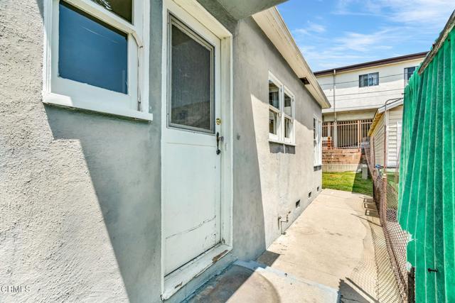 4419 4419 1/2 Corliss Street, Los Angeles CA: https://media.crmls.org/mediaz/abede922-1978-46e3-b975-5ab63b2c3d75.jpg