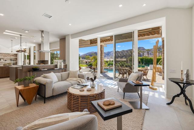 9 Regency Drive, Rancho Mirage CA: https://media.crmls.org/mediaz/abee21d5-9f49-494b-abff-f4a780a45c09.jpg
