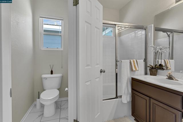 4605 Keller Ridge Dr, Clayton CA: https://media.crmls.org/mediaz/abee24c9-7be3-4150-b537-28fb6f6a0330.jpg