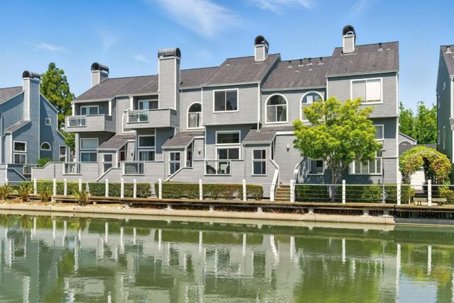 830 Portwalk Place, Redwood City CA: https://media.crmls.org/mediaz/abeff50d-9be2-4c8c-a550-7fc548f8d0ae.jpg