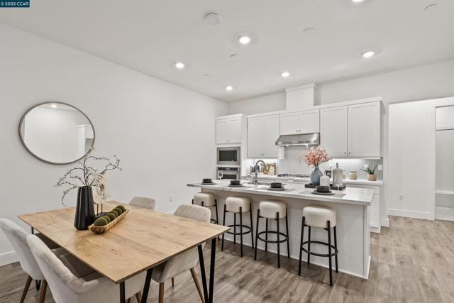 301 Stone Pine Terrace, Sunnyvale CA: https://media.crmls.org/mediaz/abf025d7-e9d1-4026-8082-aefa495fb6c4.jpg