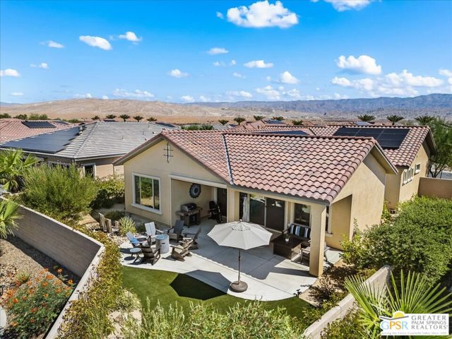 17 Cork Tree, Rancho Mirage CA: https://media.crmls.org/mediaz/abf05919-1eae-421a-94e7-3d7a17f62c80.jpg