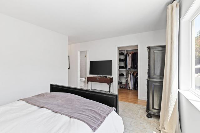 2061 Oakley Avenue, Menlo Park CA: https://media.crmls.org/mediaz/abf0ea08-a3fe-459a-86c0-88cbf8d53c5d.jpg