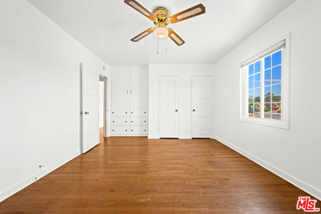 2333 Warwick Avenue, Los Angeles CA: https://media.crmls.org/mediaz/abf0ece0-4e06-4b13-aa09-779a9c6473d0.jpg