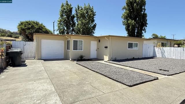 457 La Jolla St, Vallejo CA: https://media.crmls.org/mediaz/abf15051-b6cf-4b72-b817-df1d0b48fea9.jpg