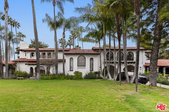 9451 Sunset Boulevard, Beverly Hills CA: https://media.crmls.org/mediaz/abf152d6-d224-43b5-b401-8bfff3a4daeb.jpg