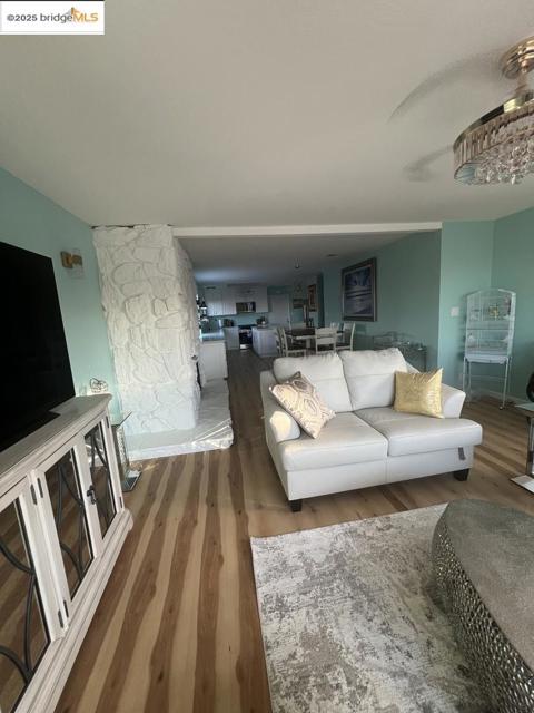 2269 Cypress AVE, San Pablo CA: https://media.crmls.org/mediaz/abf1a96a-a1e1-40f8-8e01-a46fc1f672d9.jpg