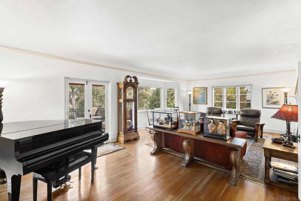 MLS #250043762SD image #10