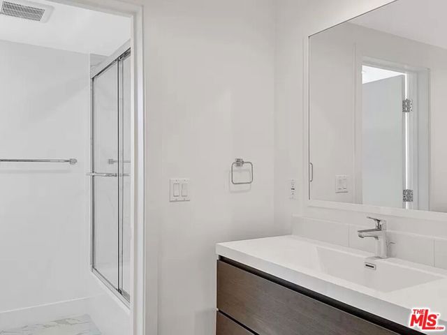 5752 Kester Avenue, Van Nuys CA: https://media.crmls.org/mediaz/abf346e8-46be-4104-b175-a8e83be9e5ce.jpg