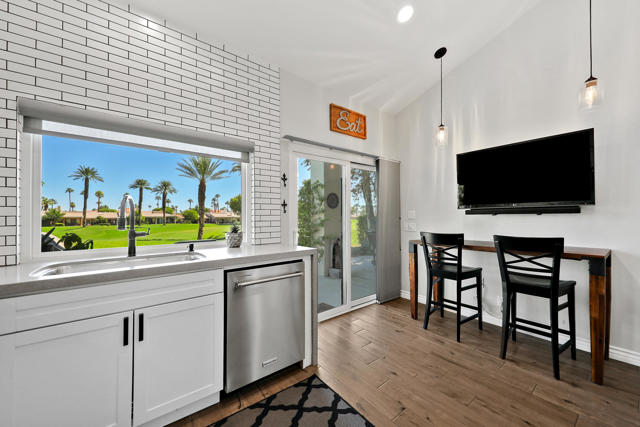 55280 Riviera, La Quinta CA: https://media.crmls.org/mediaz/abf34be2-bc8a-4cfe-b721-195eece4d407.jpg