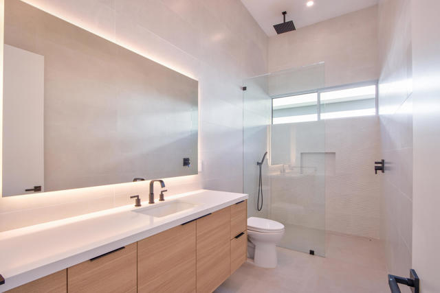 1 Makena Lane, Rancho Mirage CA: https://media.crmls.org/mediaz/abf34c55-20e7-4610-bf04-764a5c3c6bca.jpg
