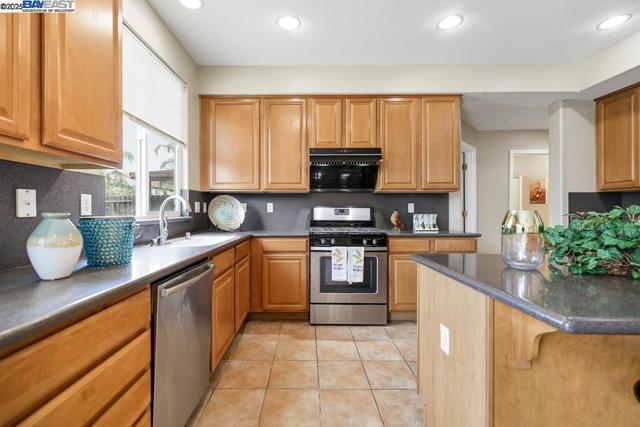 1413 Angus St, Patterson CA: https://media.crmls.org/mediaz/abf428cc-cd01-4a2e-8920-4629d000b785.jpg