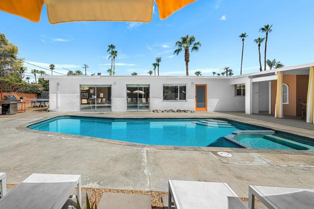 633 S Canon Drive, Palm Springs CA: https://media.crmls.org/mediaz/abf4885c-91c7-4402-9542-623f8b04f850.jpg