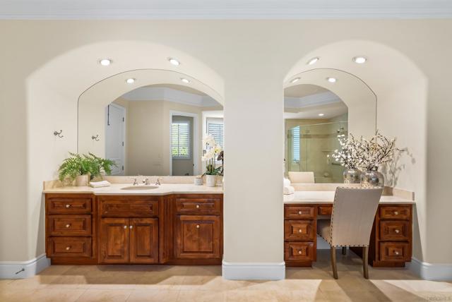 4695 Rancho Verde Trl, San Diego CA: https://media.crmls.org/mediaz/abf4bc84-28d8-4a4b-b08f-4f31ac1e3f25.jpg