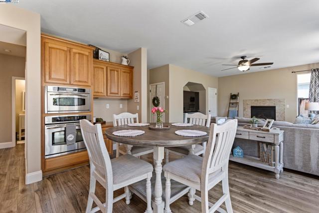 6454 Green Castle Cir, Discovery Bay CA: https://media.crmls.org/mediaz/abf5255a-dfa4-4f2e-916e-08cc41027f83.jpg