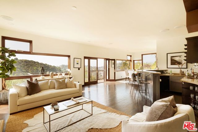 2125 Kew Drive, Los Angeles CA: https://media.crmls.org/mediaz/abf584d8-ab34-43c7-96ed-5e1658e53b14.jpg