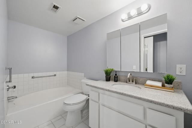 245 Oakleaf Drive, Thousand Oaks CA: https://media.crmls.org/mediaz/abf5931a-5a1c-479d-b6b5-30d42ad89b42.jpg