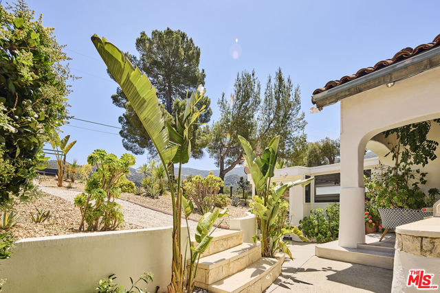 2266 Cold Canyon Road, Calabasas CA: https://media.crmls.org/mediaz/abf6458c-6038-47f6-b6f5-e75022a54176.jpg