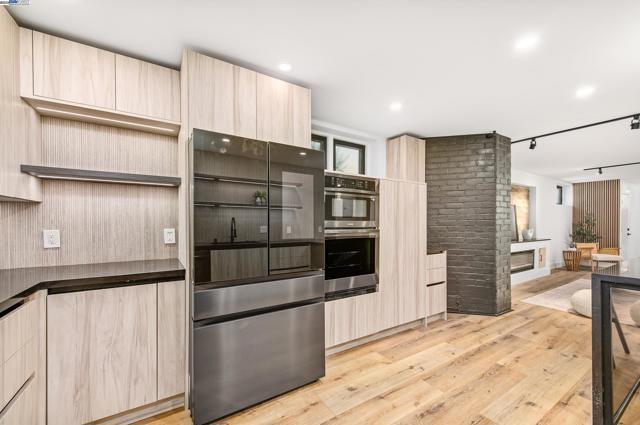 4073 Stanley Blvd, Pleasanton CA: https://media.crmls.org/mediaz/abf6e1c5-935d-47f3-894e-c6e0733bd4f3.jpg