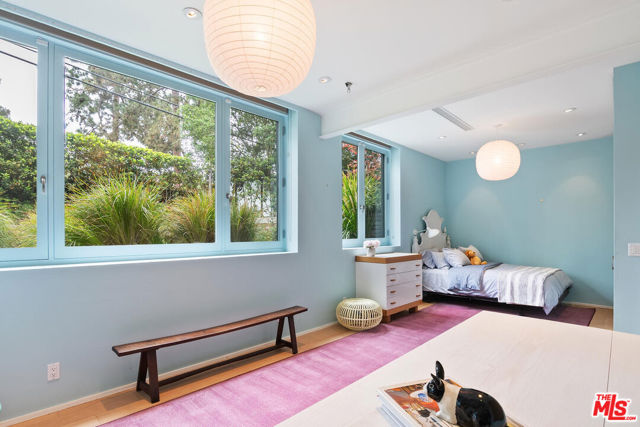 431 W Rustic Road, Santa Monica CA: https://media.crmls.org/mediaz/abf73a32-6109-4c0d-9f86-022a551f91e6.jpg