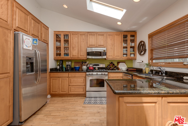 2417 Bryan Avenue photo 6
