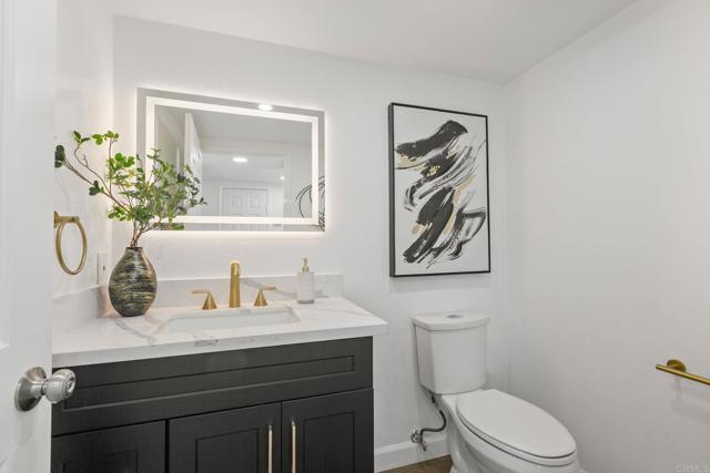2512 Santa Ana Ave, Costa Mesa CA: https://media.crmls.org/mediaz/abf7f536-07a0-4e6c-82b0-153ad5b6362a.jpg