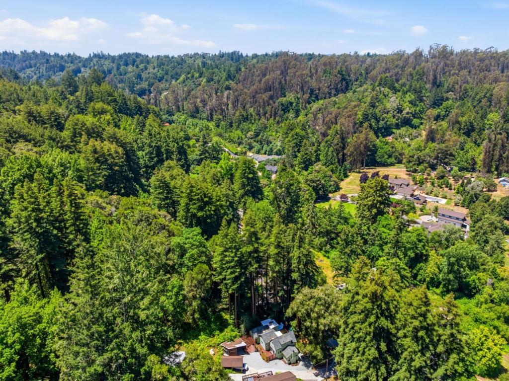 https://media.crmls.org/mediaz/abf7f7b9-910a-466c-90d0-9bb7040d8328.jpg?preset=X-Large