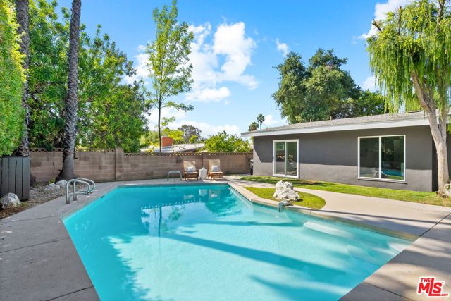 22946 Brenford Street, Woodland Hills CA: https://media.crmls.org/mediaz/abf8a92e-2693-4080-bede-6d7d70c6bdd6.jpg