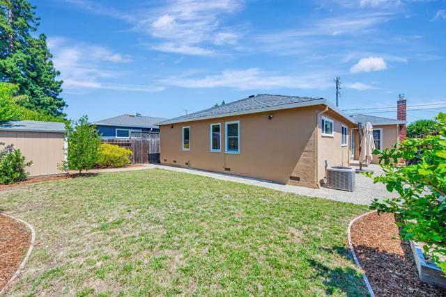 520 Topaz Street, Redwood City CA: https://media.crmls.org/mediaz/abf8d9cd-e0c8-4f24-a831-0be72fced0ec.jpg