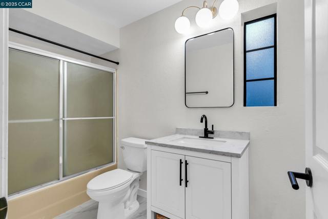 236 Canyon Woods Way, San Ramon CA: https://media.crmls.org/mediaz/abfa25d2-d104-49ad-87f2-cb7ebe458f07.jpg