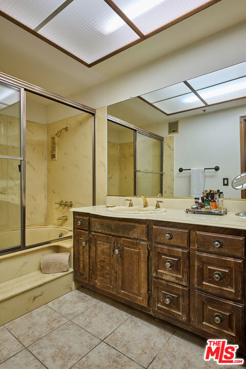 880 W 1st Street, Los Angeles CA: https://media.crmls.org/mediaz/abfa482d-747a-4556-afaf-2e5a2f79b4f8.jpg